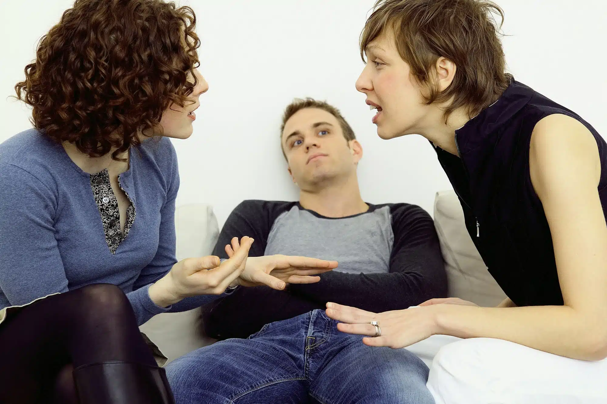 Triángulos Amorosos y Guerra entre Mujeres